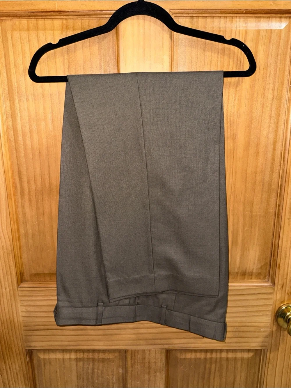 Geoffrey Beene 2 Piece Suit w/2 Button Jacket & Flat Front Pants-Dark Taupe-EC